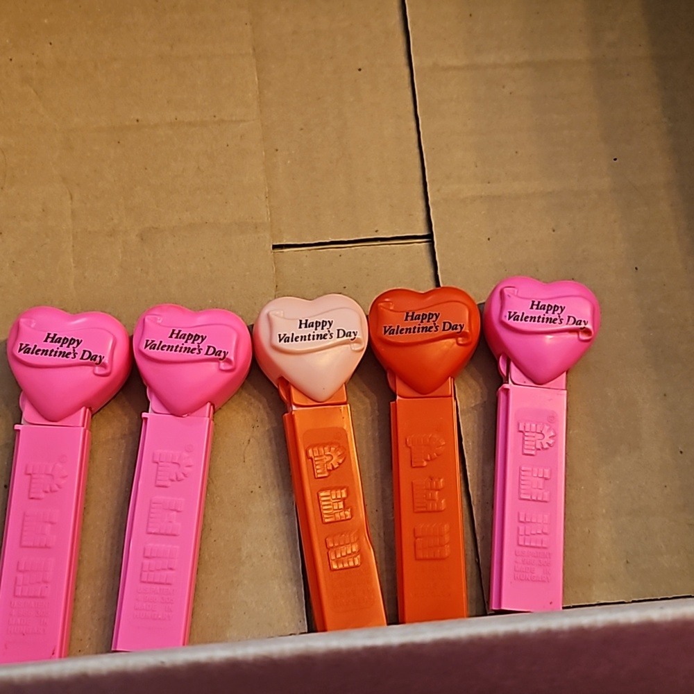 Set of 5 happy valentines day pez dispensers.